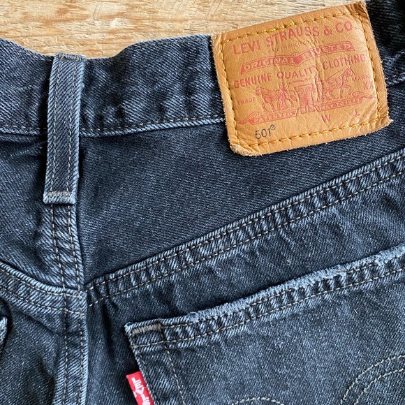 Levi’s 501 Shorts - Picture 3 of 3